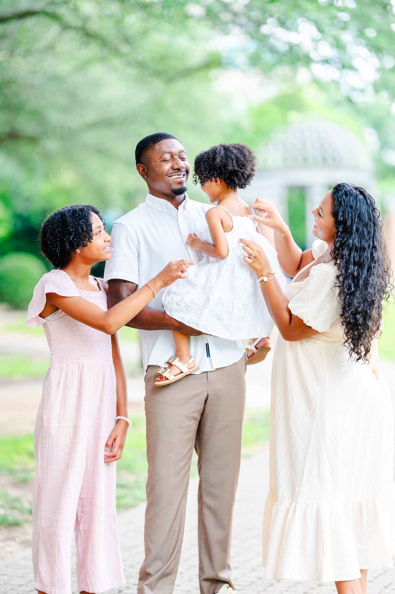 Arlington hall turtle creek maternity photo session in Dallas